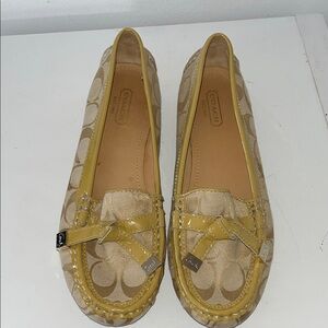NWOT COACH FRIDA SIGNATURE JACQUARD TAN AND YELLOW LIAFER SIZE 7.5